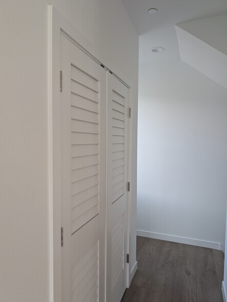 Building Photo - 35 2nd Ave SE