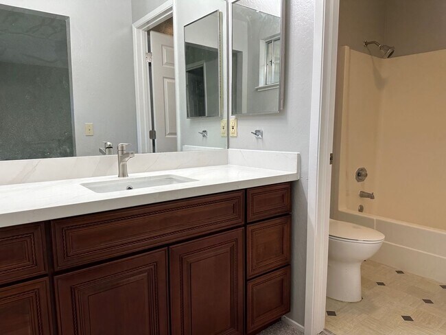 Building Photo - Beautifully updated 2 bedroom, 2.5 bathroom Townhouse in West San Jose!