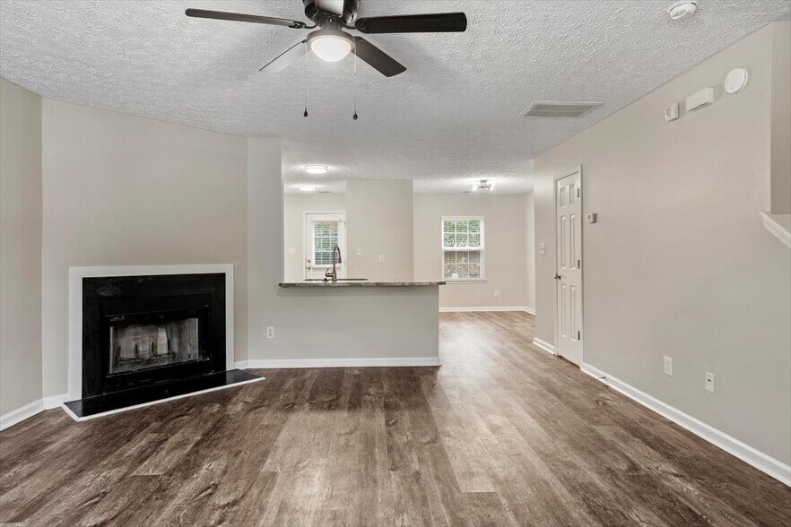 Building Photo - 446 Saint John Dr