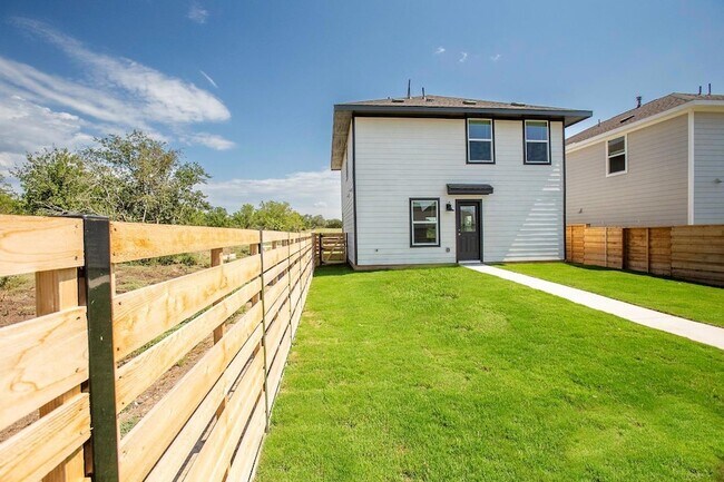 Building Photo - 331 Bugbee