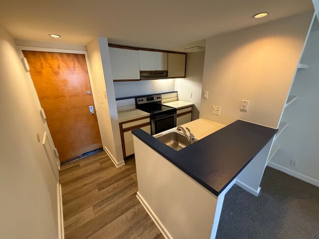 Building Photo - Welcome to Urban Elegance in the Heart of Historic Old City, Philadelphia