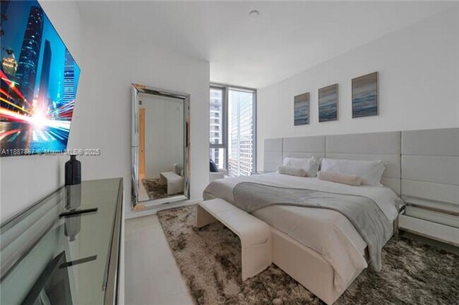 Building Photo - 300 Biscayne Blvd Way