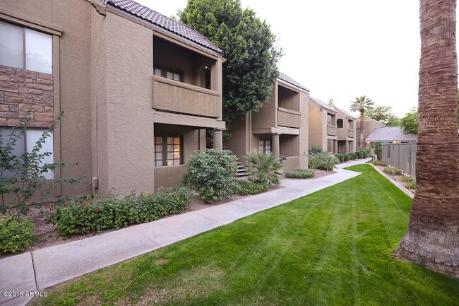 Building Photo - 5995 N 78th St