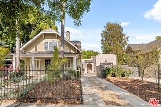 Building Photo - 1322 N Cherokee Ave