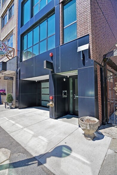 Building Photo - 244 Hanover St