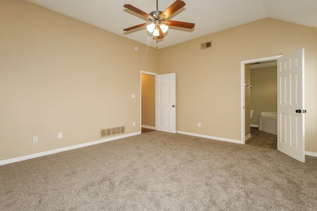 Building Photo - 8929 Bent Grass Loop E