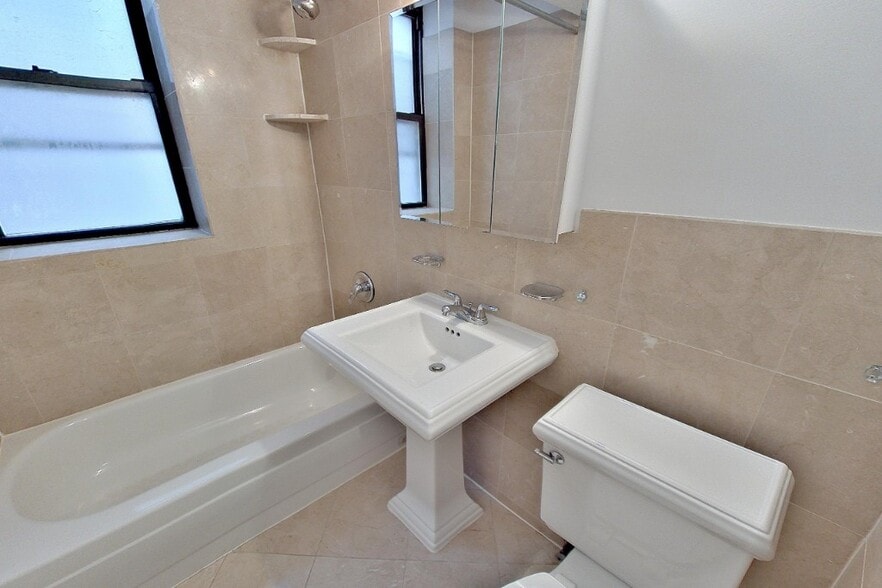 Building Photo - 250 Mott St