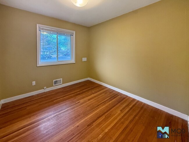 Building Photo - $0 DEPOSIT OPTION!!! CHARMING 3 BED/1 BATH RANCH IN VIRGINIA VILLAGE: HARDWOOD FLOORS, SPACIOUS L...
