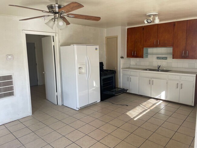 Building Photo - 103 W Dove Ln