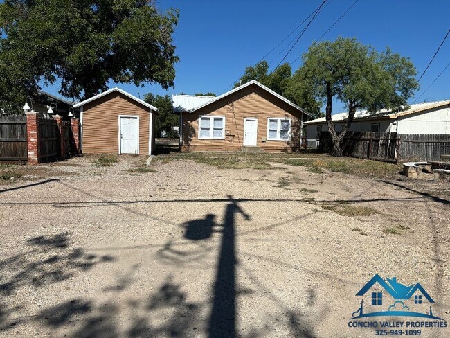 Building Photo - 912 S Abe St