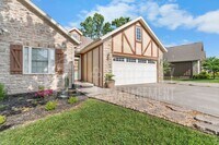 Building Photo - 3 Bedroom/2 Bath Duplex in Stonebridge Vil...