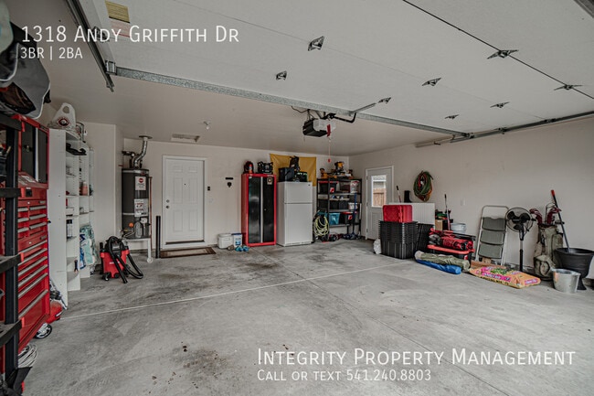 Building Photo - 1318 Andy Griffith Dr