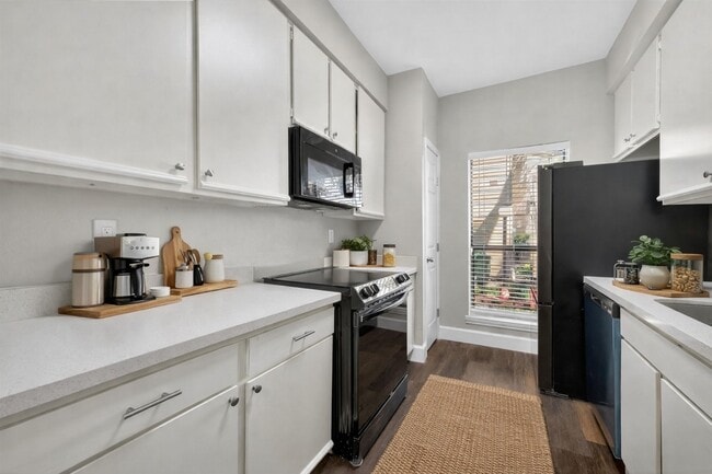 Building Photo - 9707 Richmond Ave