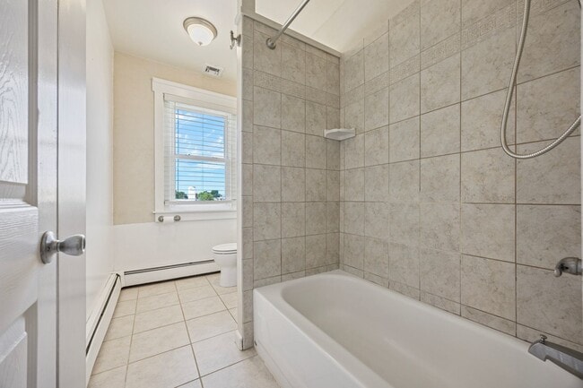 Building Photo - Charming 3-Bed Twin Home in the Heart of C...