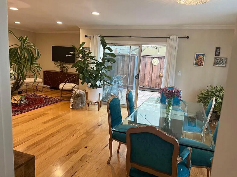 Building Photo - 6752 Hillpark Dr