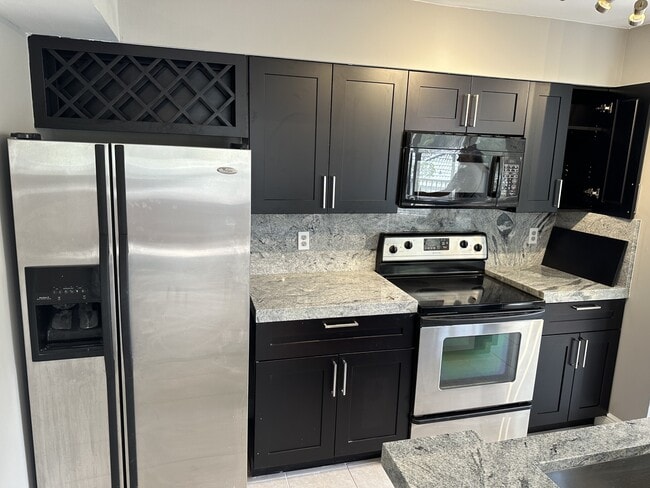 Building Photo - 2871 N Oakland Forest Dr