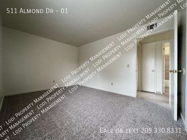 Building Photo - 511 Almond Dr