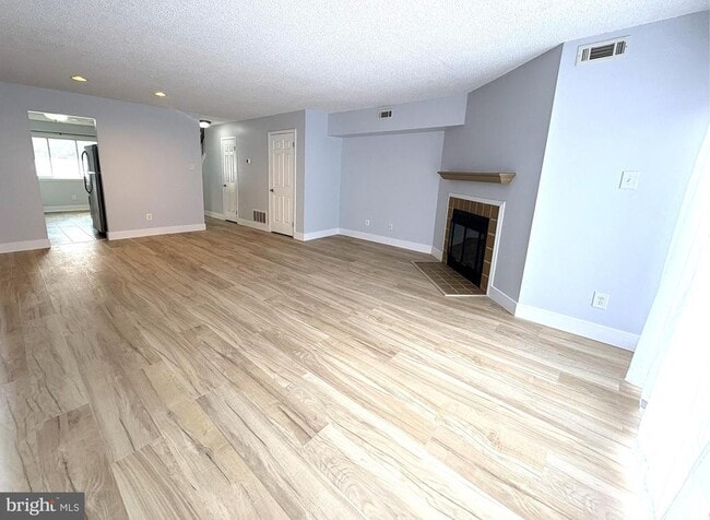 Building Photo - 306 Paddock Dr