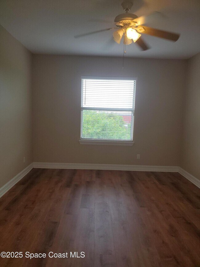 Building Photo - 1045 Venetian Dr