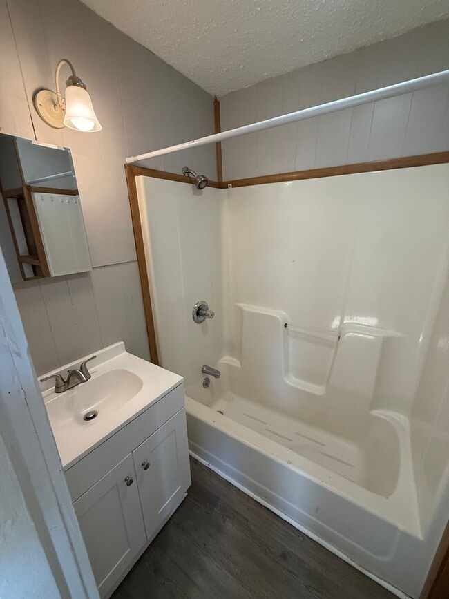 Building Photo - 223 Sunset Ave