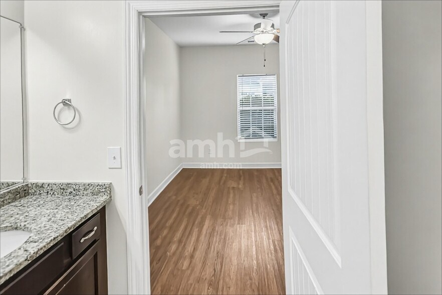 Building Photo - 4870 Beryl Dr