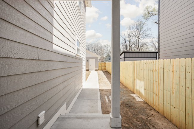 Building Photo - 1111 N Hamilton Ave