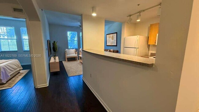 Building Photo - 533 NE 3rd Ave