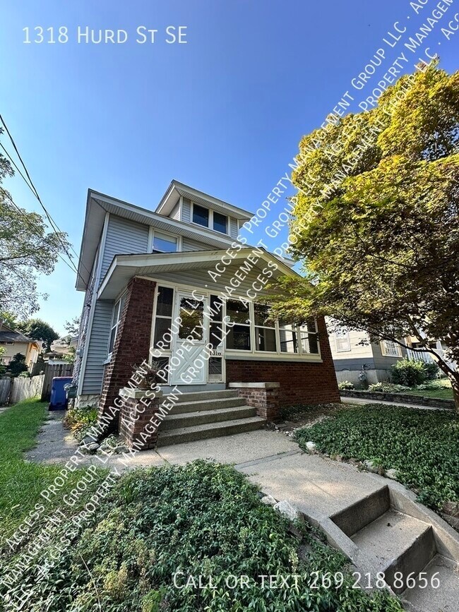 Building Photo - Eastown Three Bedroom Clean Home