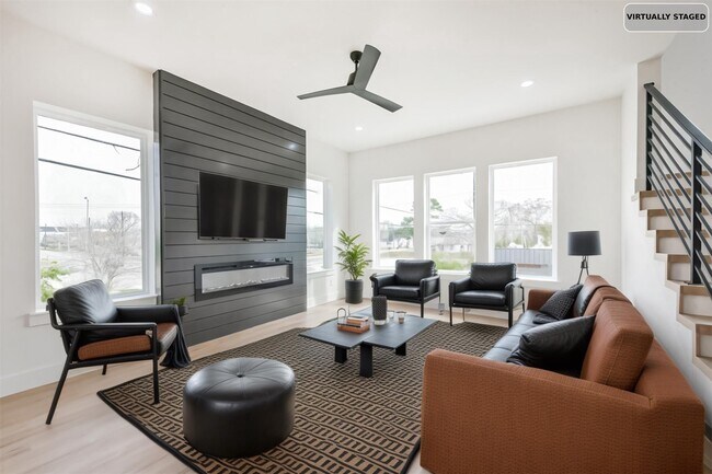 Building Photo - 3808 Ennis St