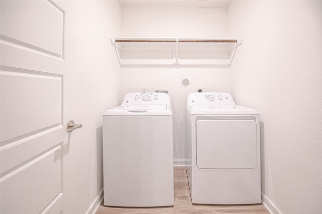 Building Photo - 5810 Sunkissed Dr