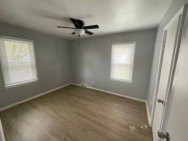 Building Photo - 3 bed 1 bath Home