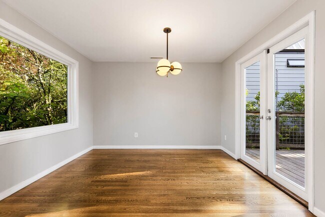 Building Photo - 11715 3rd Ave NW