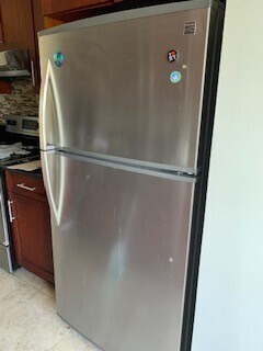 Building Photo - Waikiki Twin Towers - Great location in he...