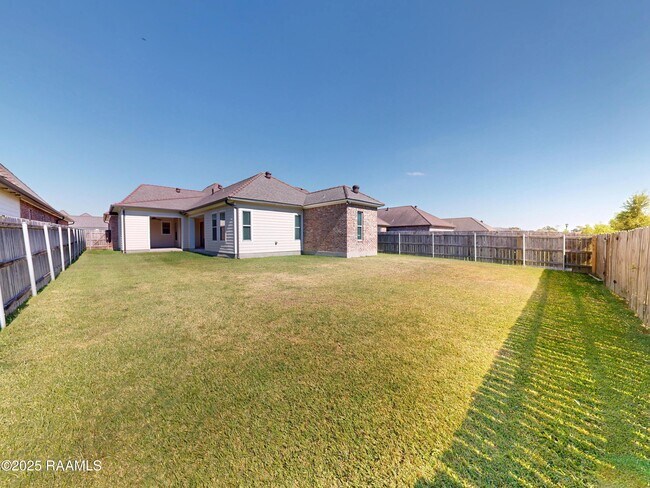 Building Photo - 405 Dunvegan Ct