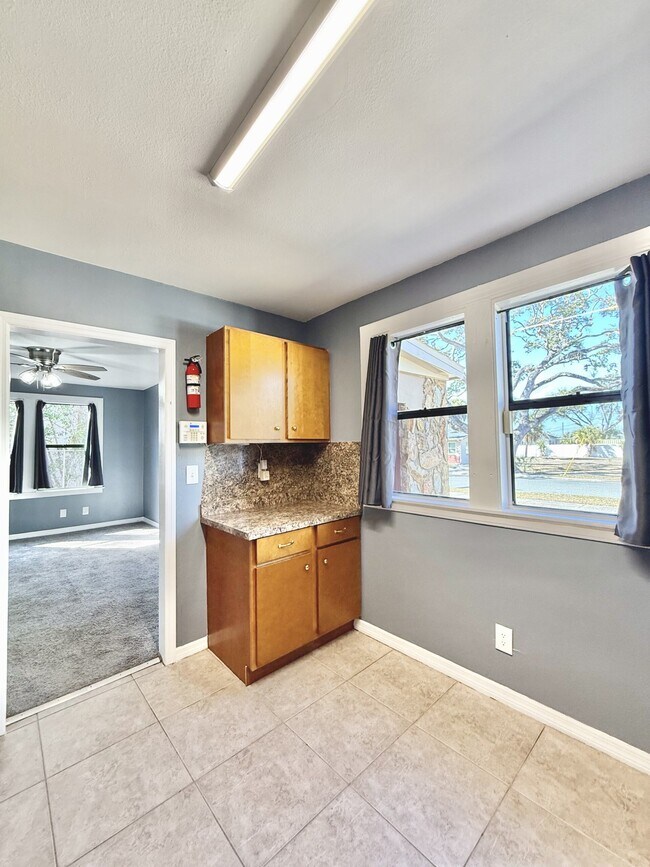 Building Photo - 1828 20th Ave S