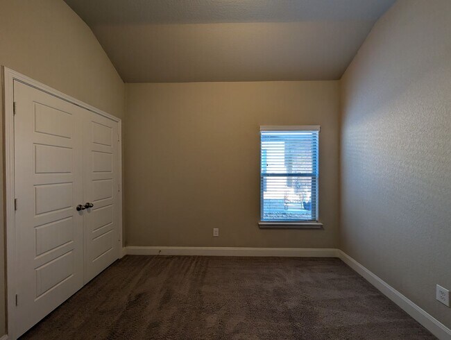 Building Photo - Less than 1 Mile to Gruene / Fridge Included/ Gas Cooking / Covered Patio / CISD