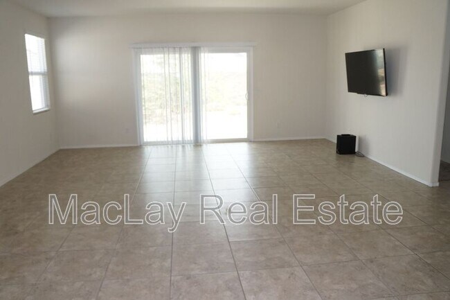 Building Photo - 1083 W Chimes Tower Dr