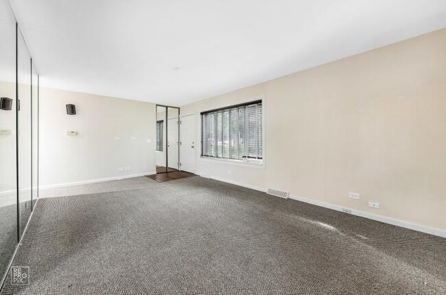 Building Photo - 636 Forum Dr