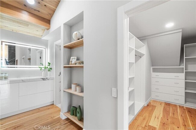 Building Photo - 8566 Hollywood Blvd