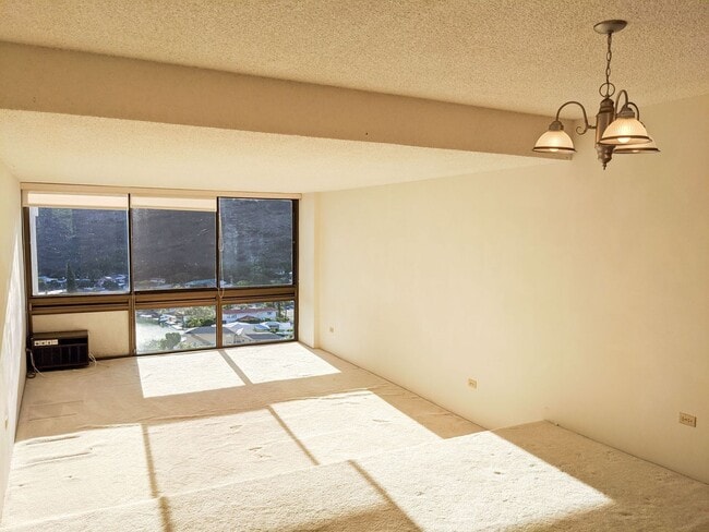 Building Photo - Partly Furnished Hawaii Kai Condo with Res...