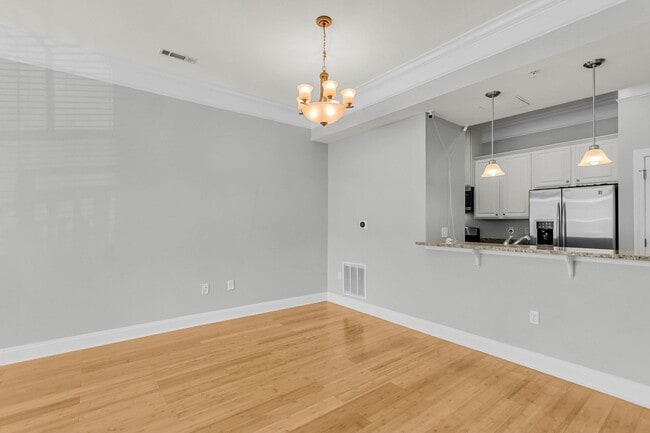 Building Photo - 200 River Landing Dr