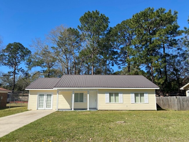Building Photo - **MANAGERS SPECIAL $250 OFF FIRST MONTH RE...