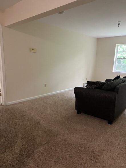 Building Photo - 277 Hildred Dr