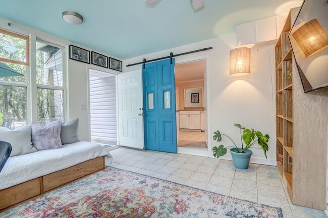 Building Photo - Quiet and Serene Johns Island Living