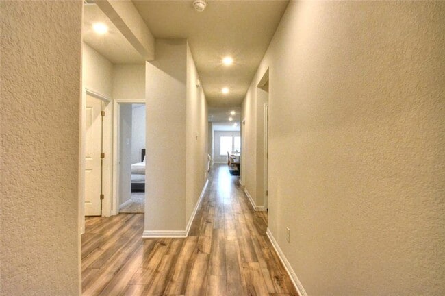 Building Photo - 257 Fossil Dr