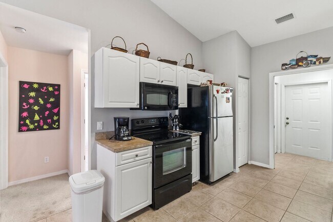 Building Photo - $1,895/month ** Furnished * Annual / Short Term * 3 bed / 2 Bath * Single Family * North Port