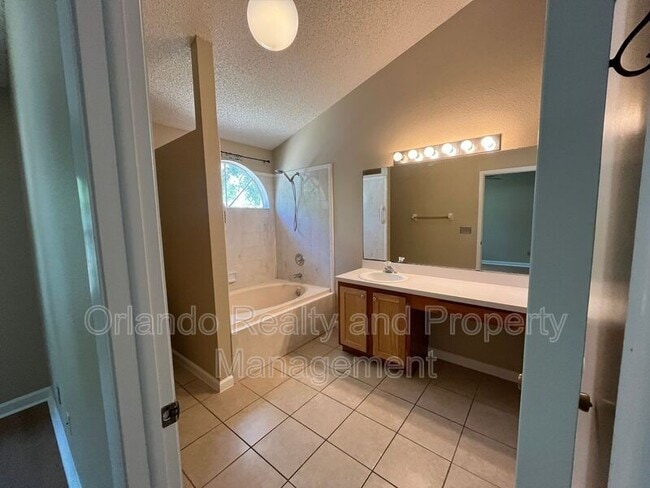 Building Photo - 2644 Lancaster Ct