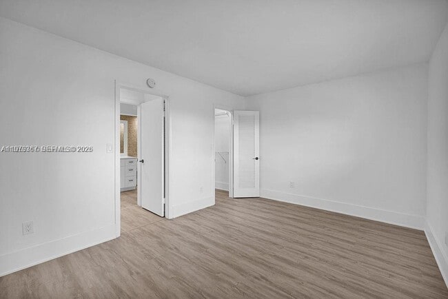 Building Photo - 2201 Brickell Ave