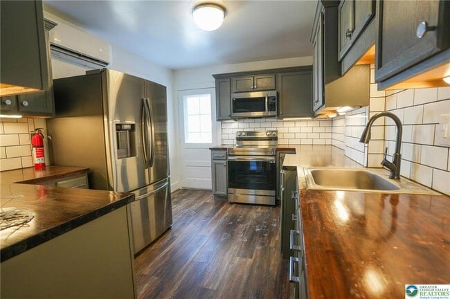 Building Photo - 256 Lehigh Ave