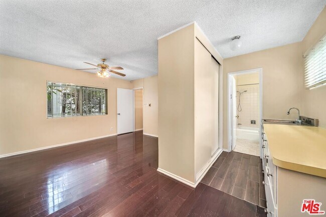 Building Photo - 359 S Highland Ave